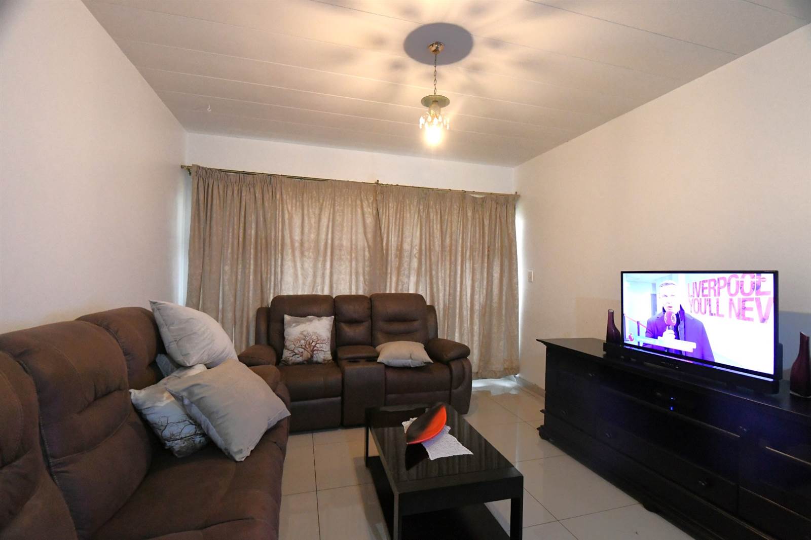 2 Bed Apartment in Casseldale photo number 6