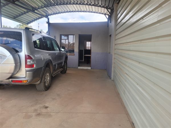 30  m² Industrial space in Clayville