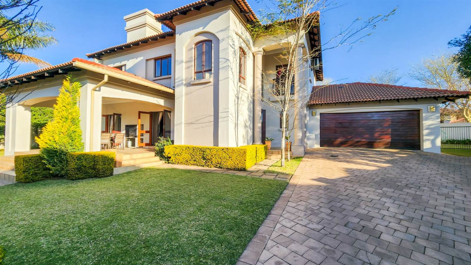 4 Bed House in Ruimsig Country Estate photo number 2
