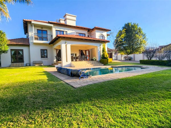 4 Bed House in Ruimsig Country Estate