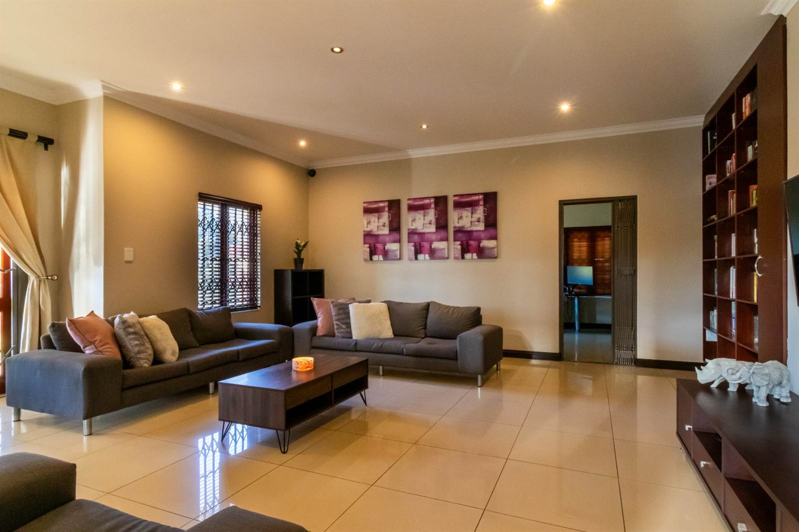4 Bed House in Ruimsig Country Estate photo number 10
