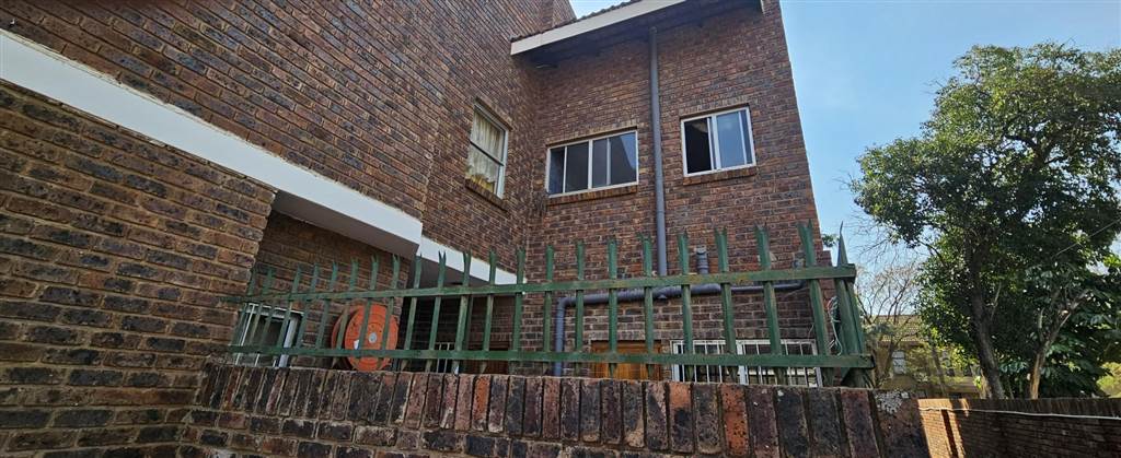 3 Bed Townhouse in Bela-Bela (Warmbaths) photo number 2