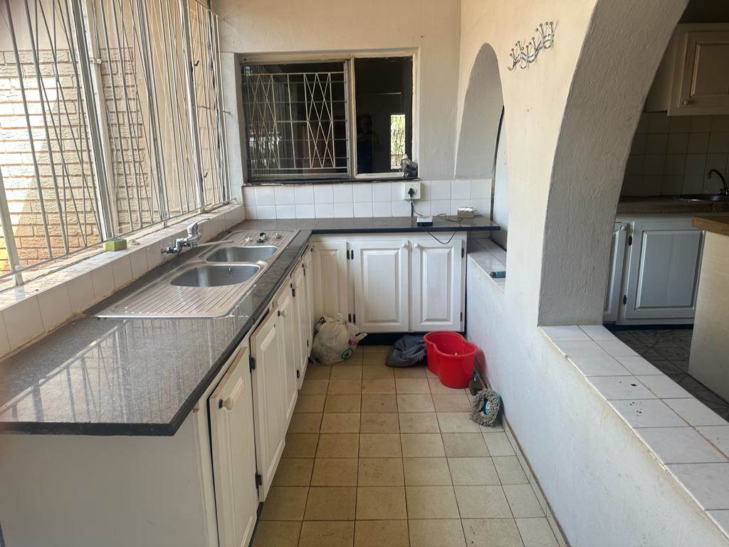 5 Bed House in Raslouw AH photo number 2
