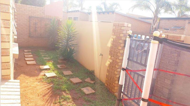 3 Bed Townhouse in Glen Marais photo number 16