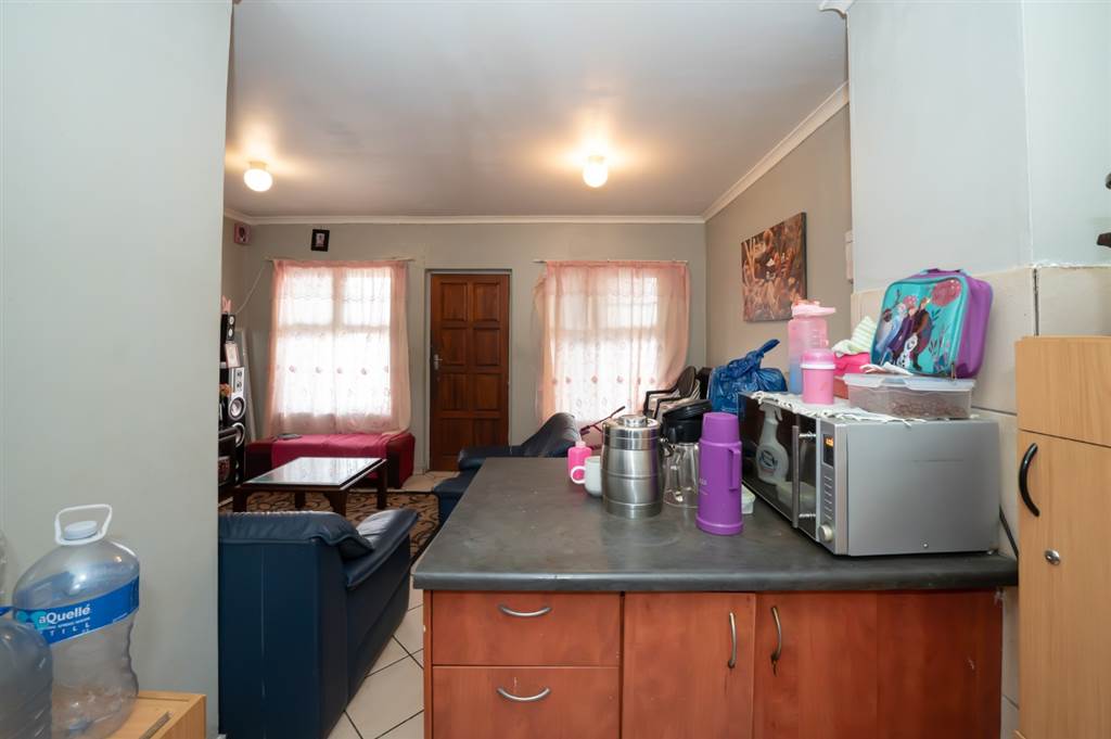 2 Bed Apartment in Cloetesville photo number 5