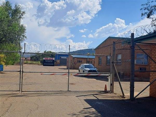 5000  m² Industrial space in Tlhabane photo number 1