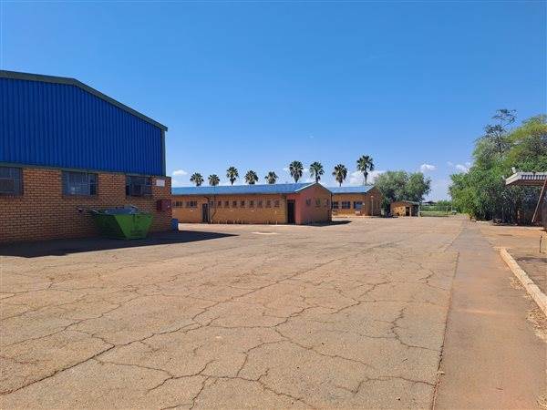 5000  m² Industrial space in Tlhabane photo number 3