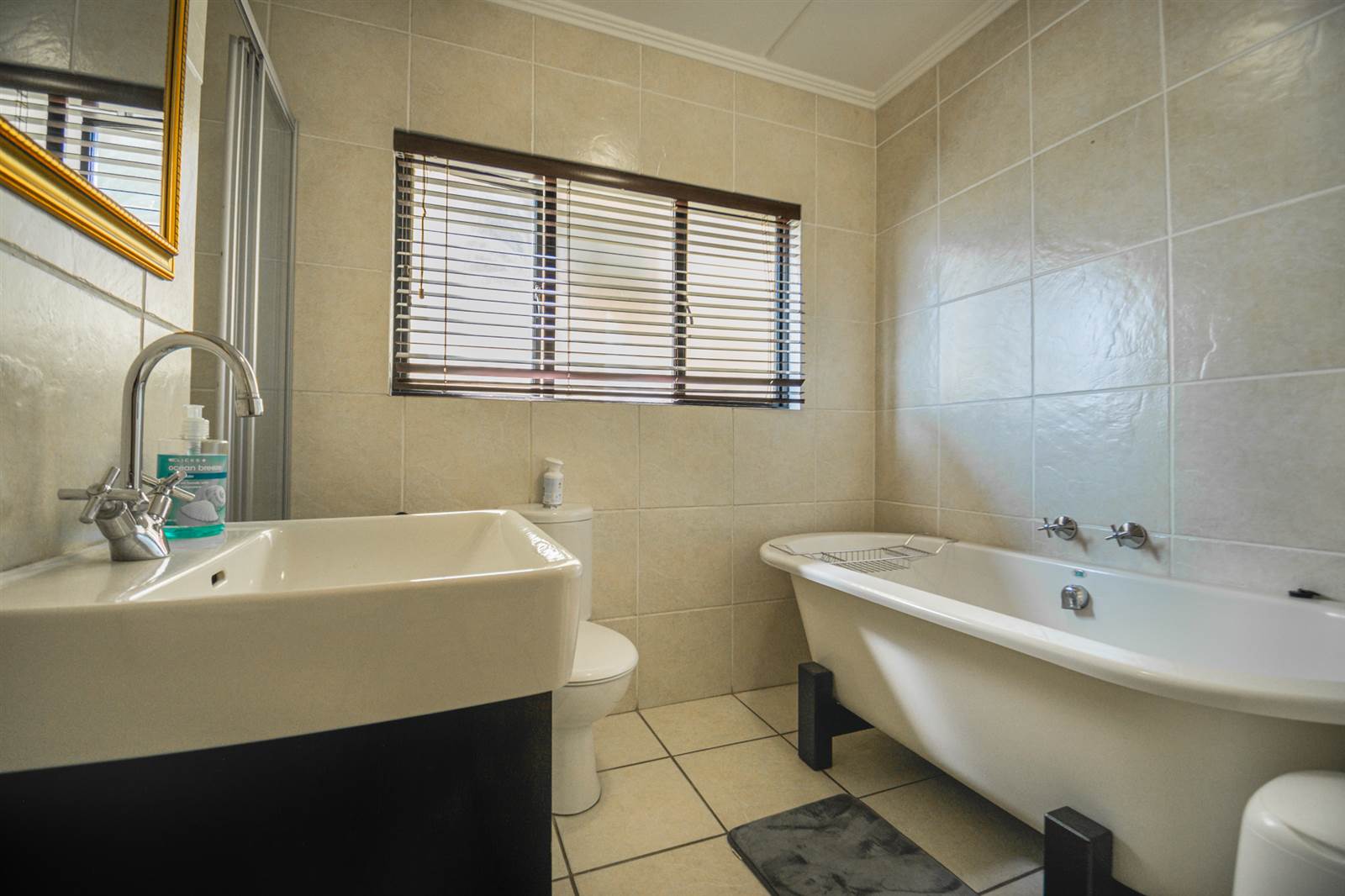 2 Bed Apartment in Sunninghill photo number 19