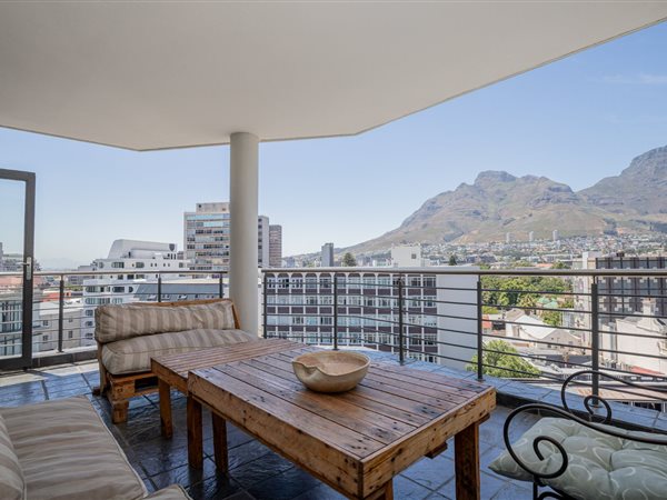 2 Bed Flat in Cape Town City Centre