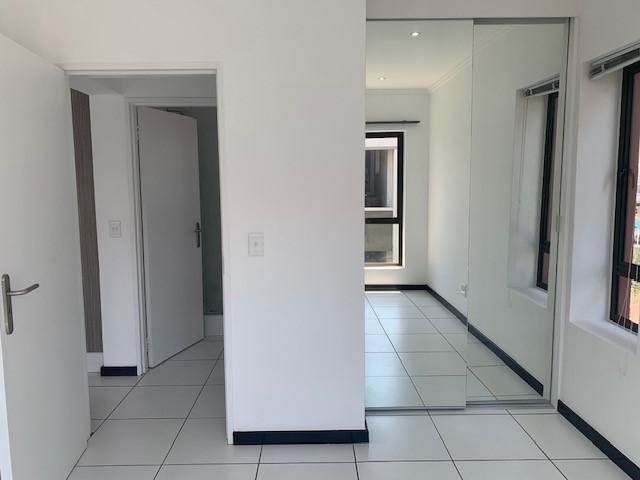 1 Bed Apartment in Fourways photo number 5