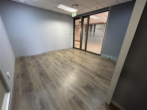 122  m² Office Space