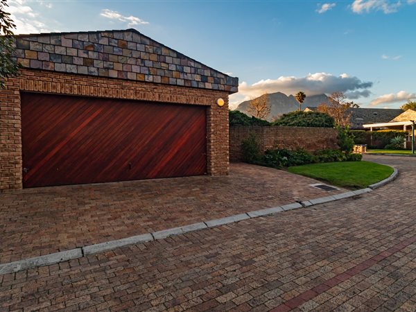 3 Bedroom Townhouse 3 Bedroom Townhouse