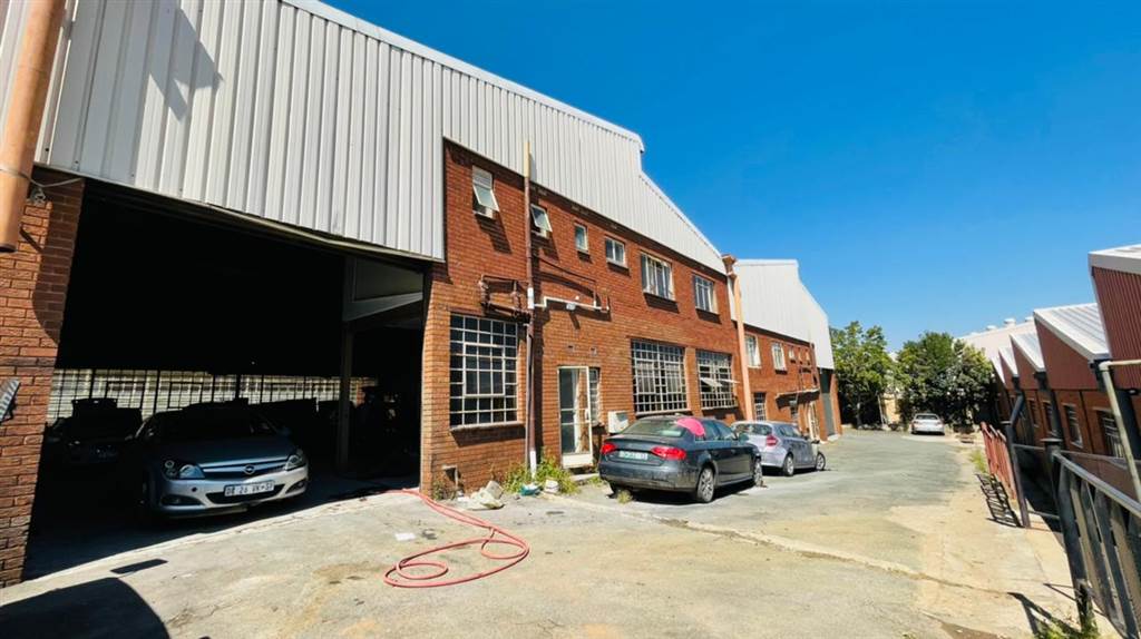 337  m² Industrial space in Lea Glen photo number 1