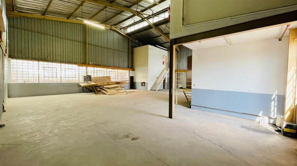 337  m² Industrial space in Lea Glen photo number 3