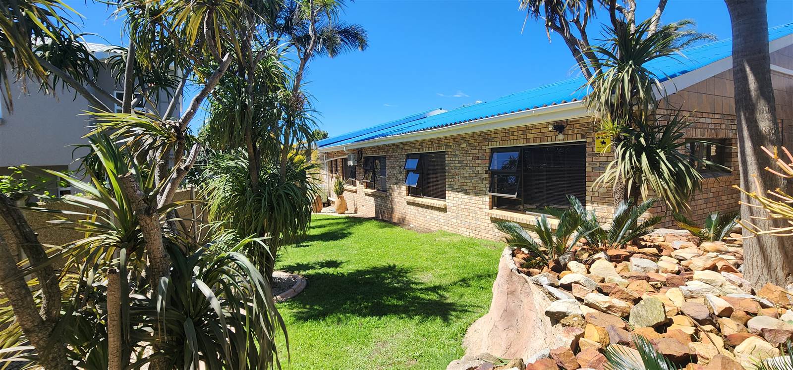 6 Bed House in Jeffreys Bay photo number 18