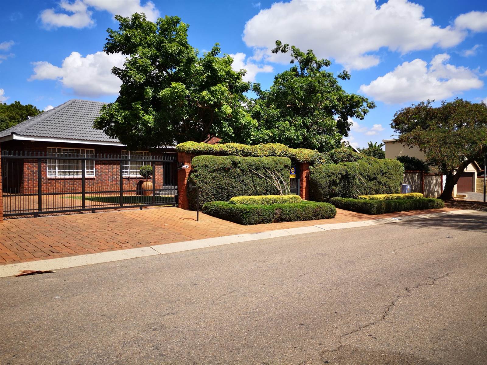 3 Bed House in Garsfontein photo number 29