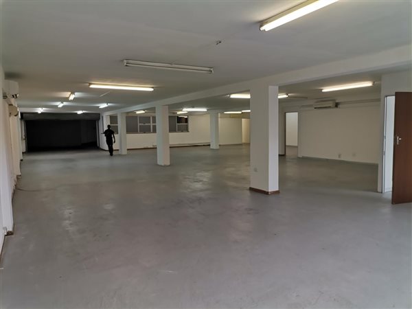 560  m² Commercial space