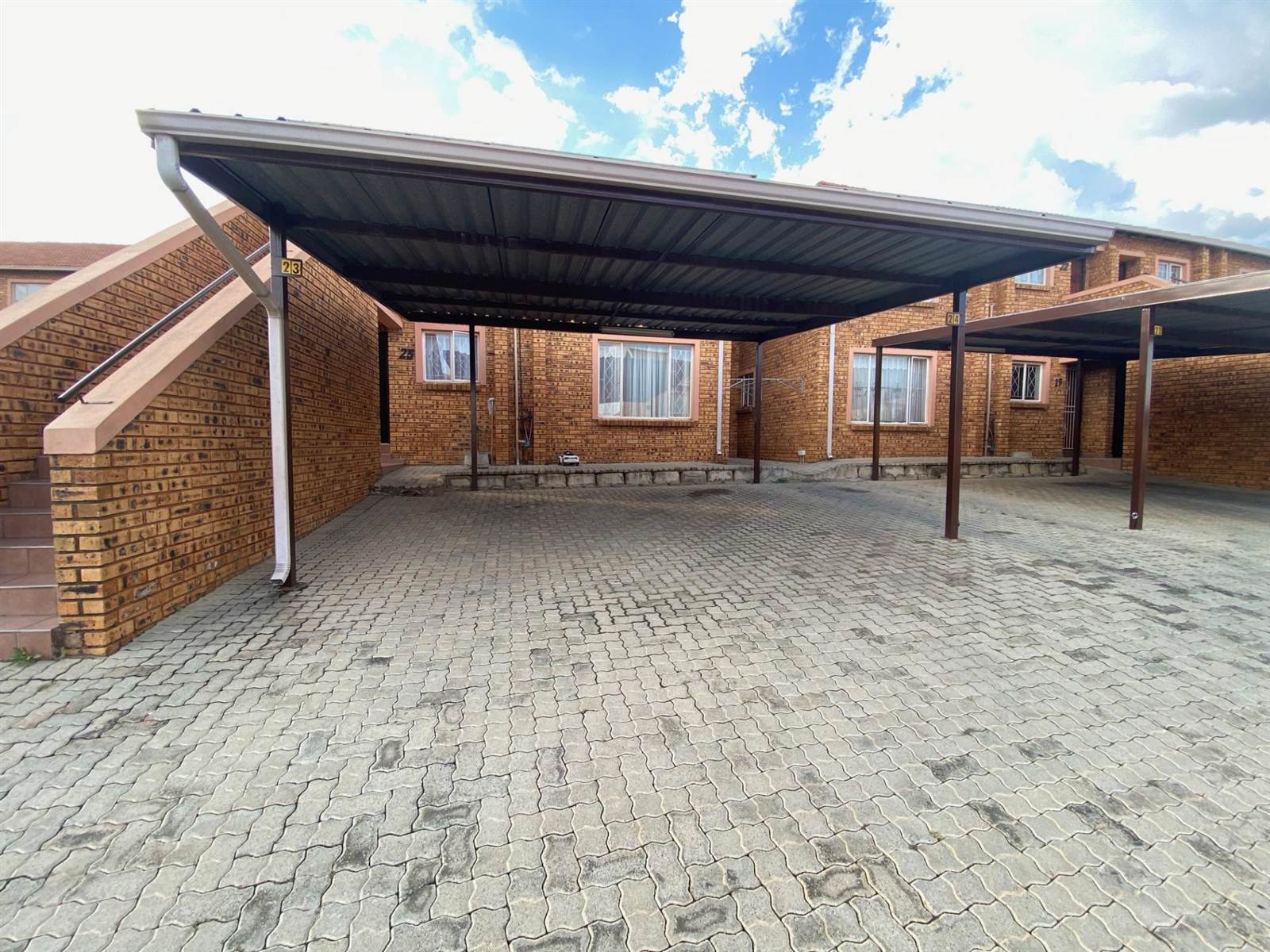 2 Bed Apartment in Rosettenville photo number 12