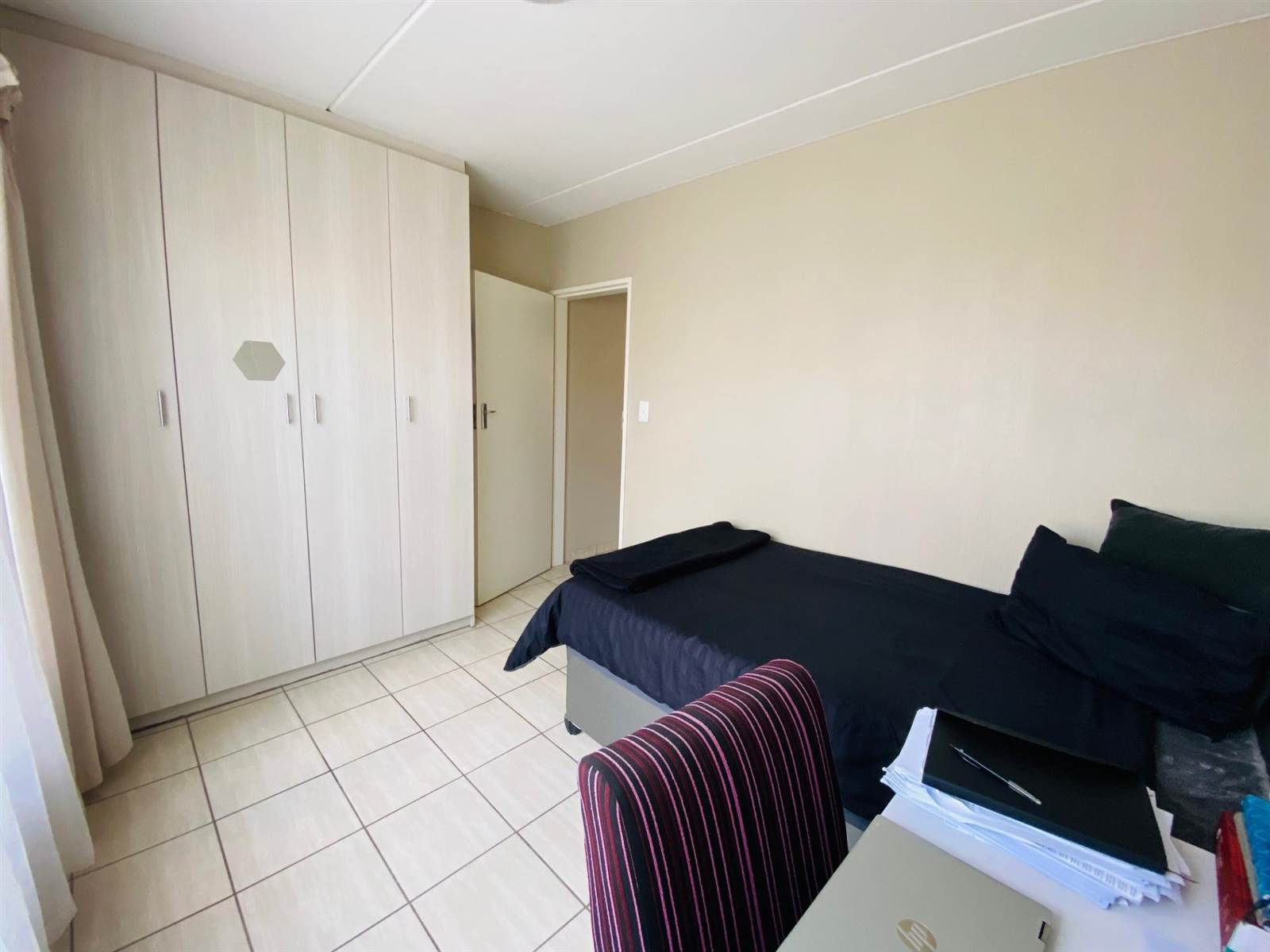 2 Bed Apartment in Rosettenville photo number 4