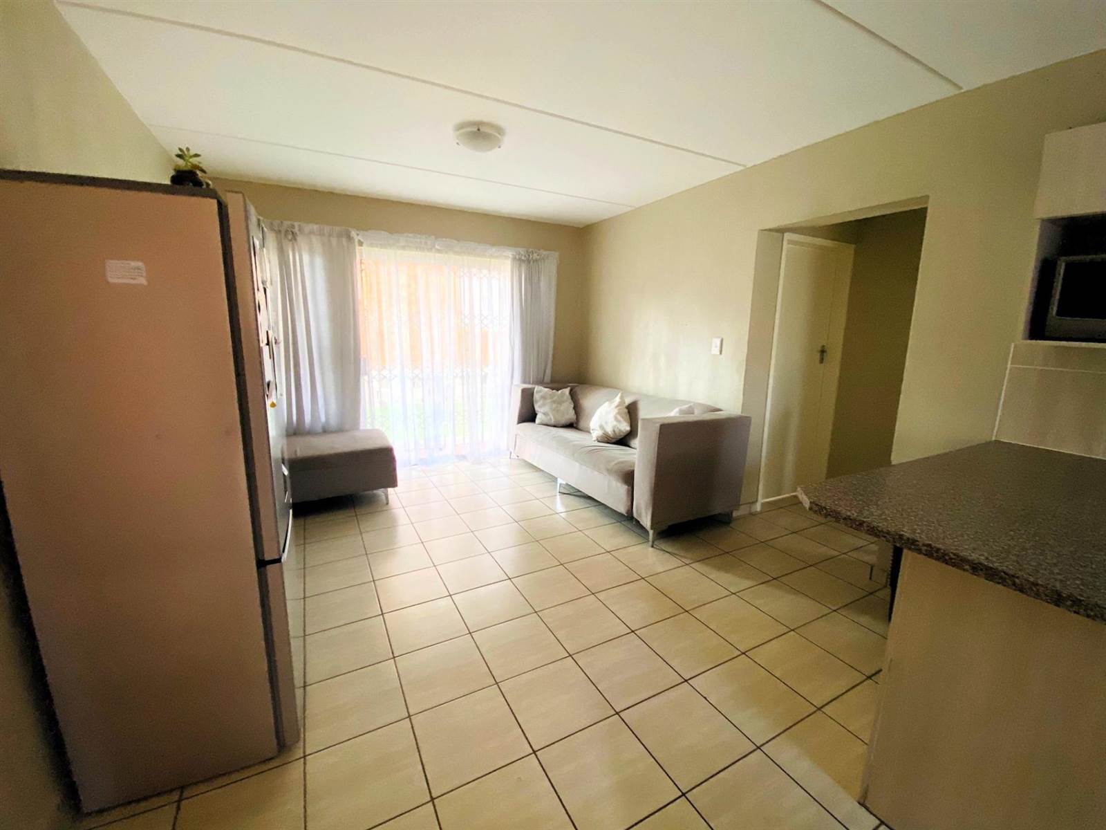2 Bed Apartment in Rosettenville photo number 10