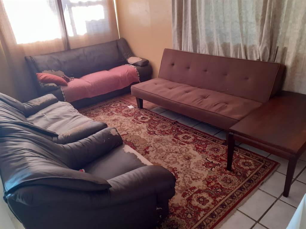 5 Bed House in Milnerton photo number 2