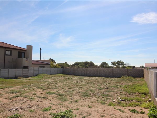 651 m² Land