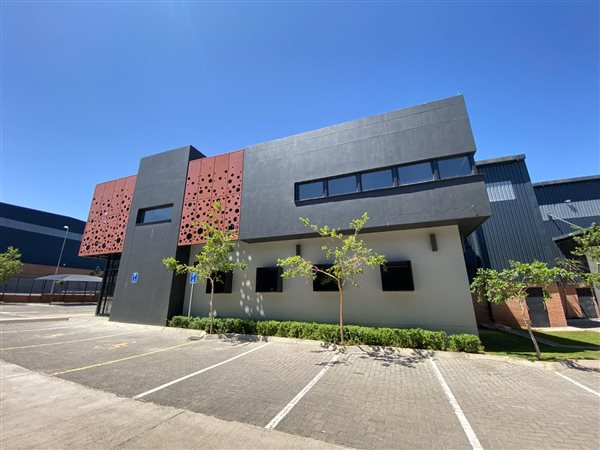 3 703  m² Industrial space