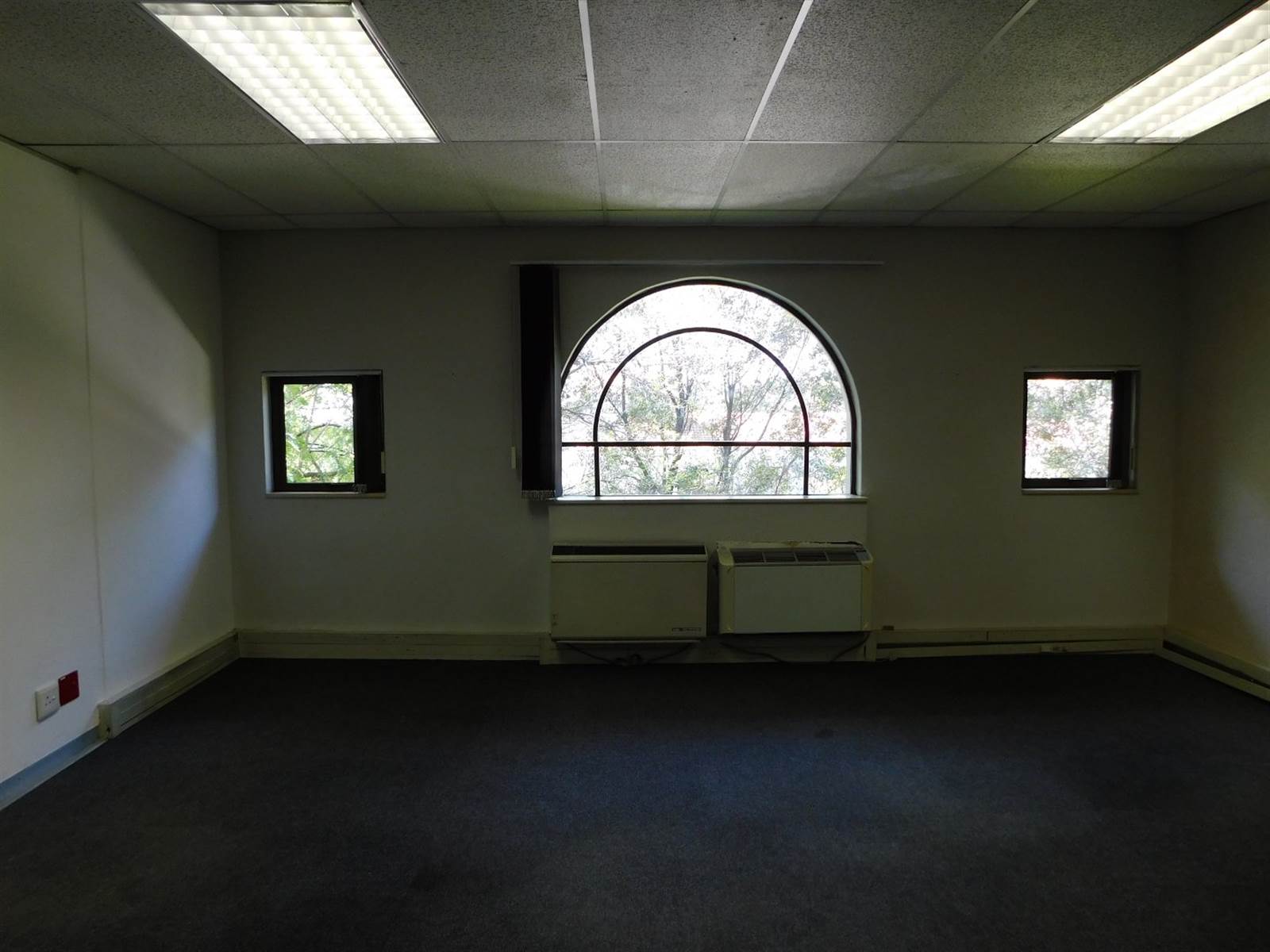 640  m² Office Space in Hyde Park photo number 3