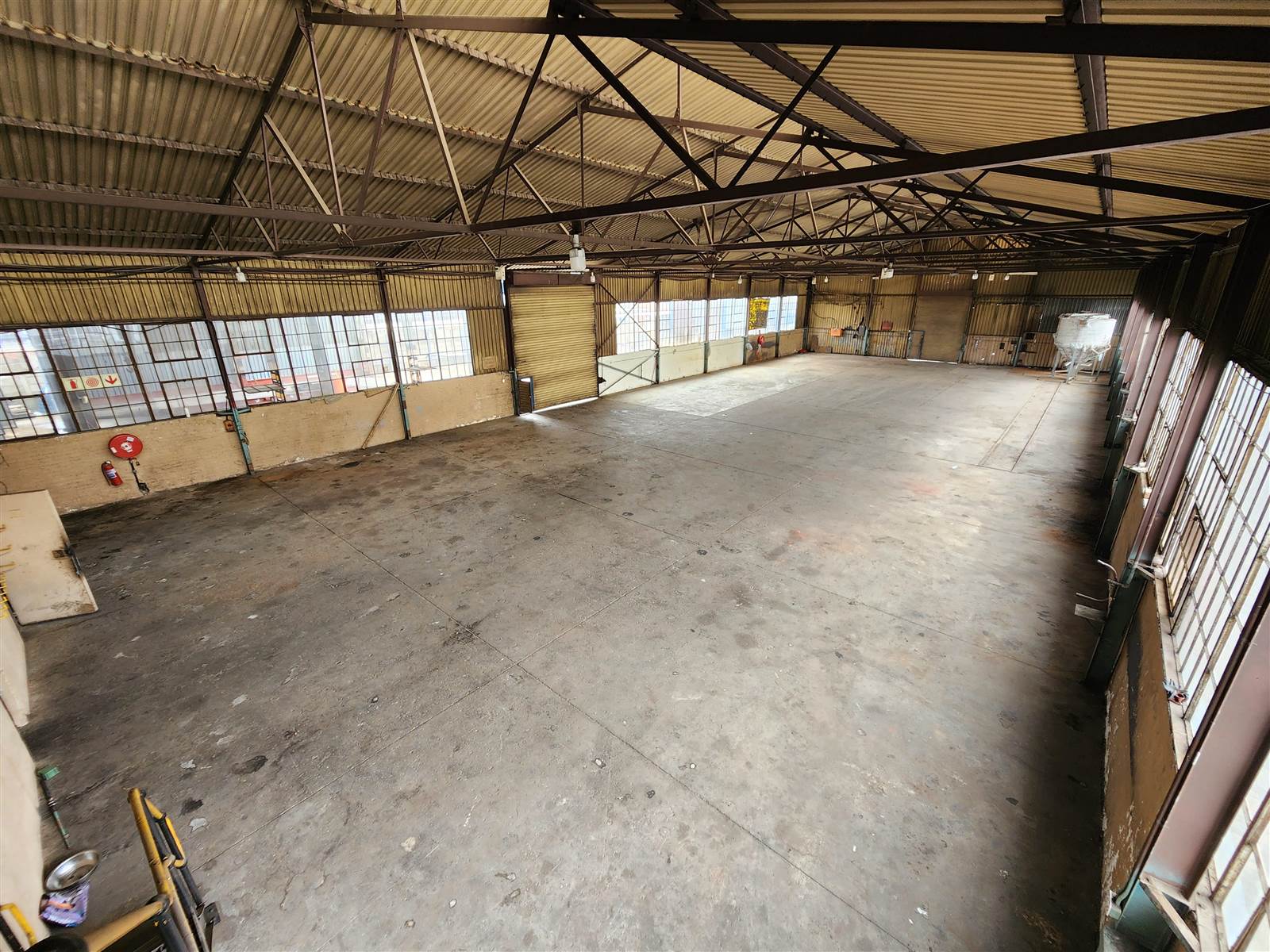 1798  m² Industrial space in Spartan photo number 9