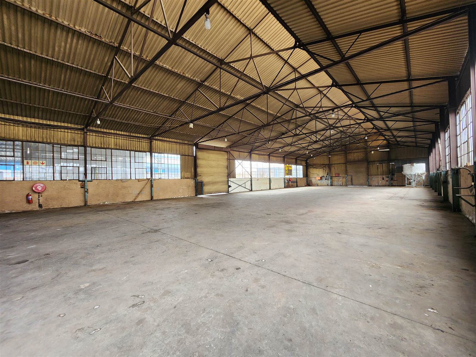 1798  m² Industrial space in Spartan photo number 3