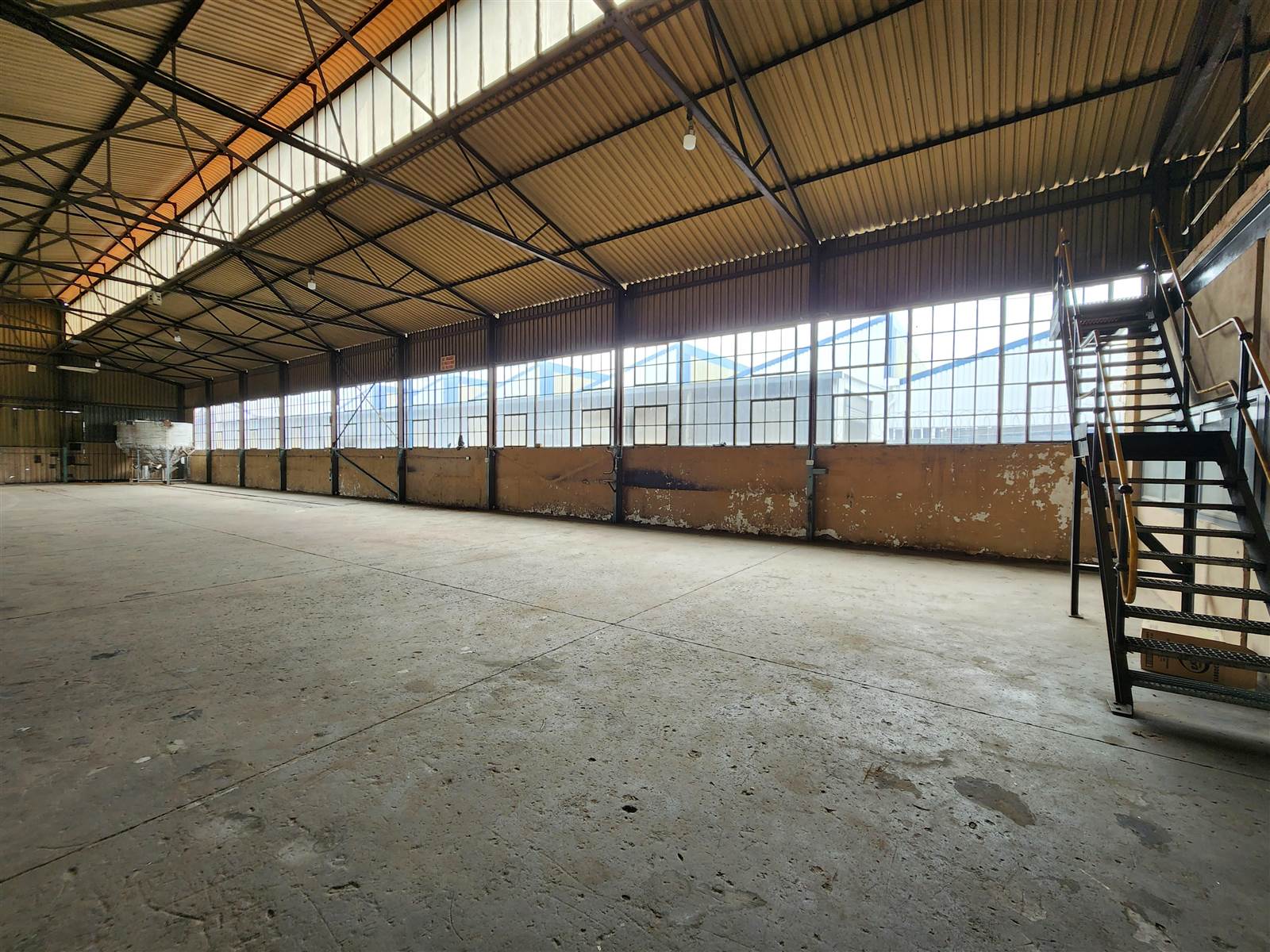 1798  m² Industrial space in Spartan photo number 4