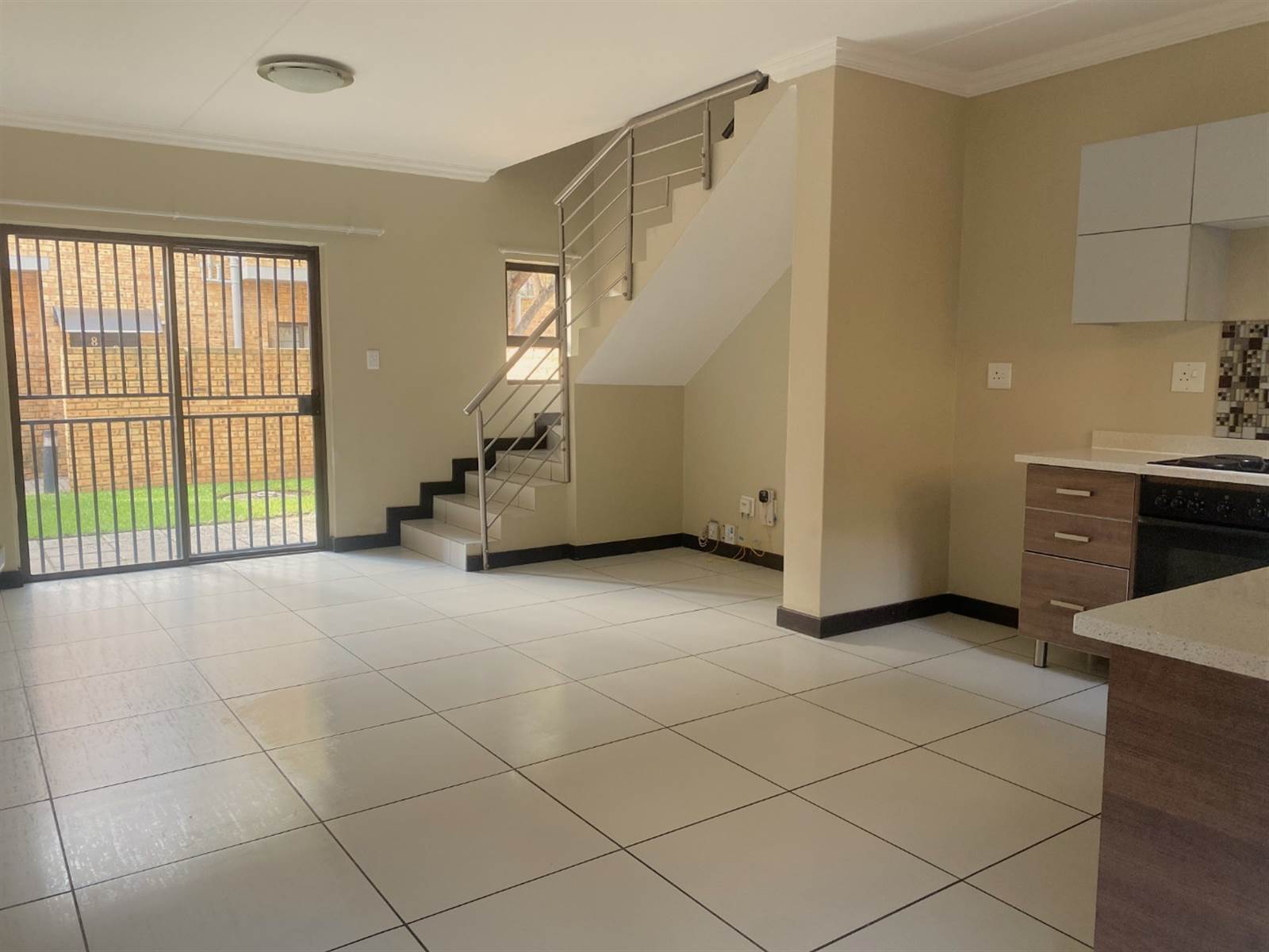 2 Bed Apartment in Rooihuiskraal North photo number 4