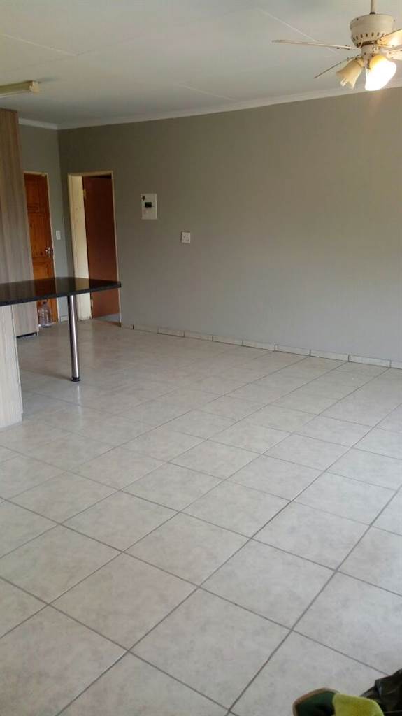 2 Bed House in Nelspruit photo number 6