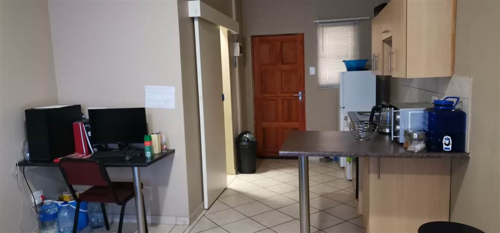1 Bed Apartment in Bloemfontein photo number 4