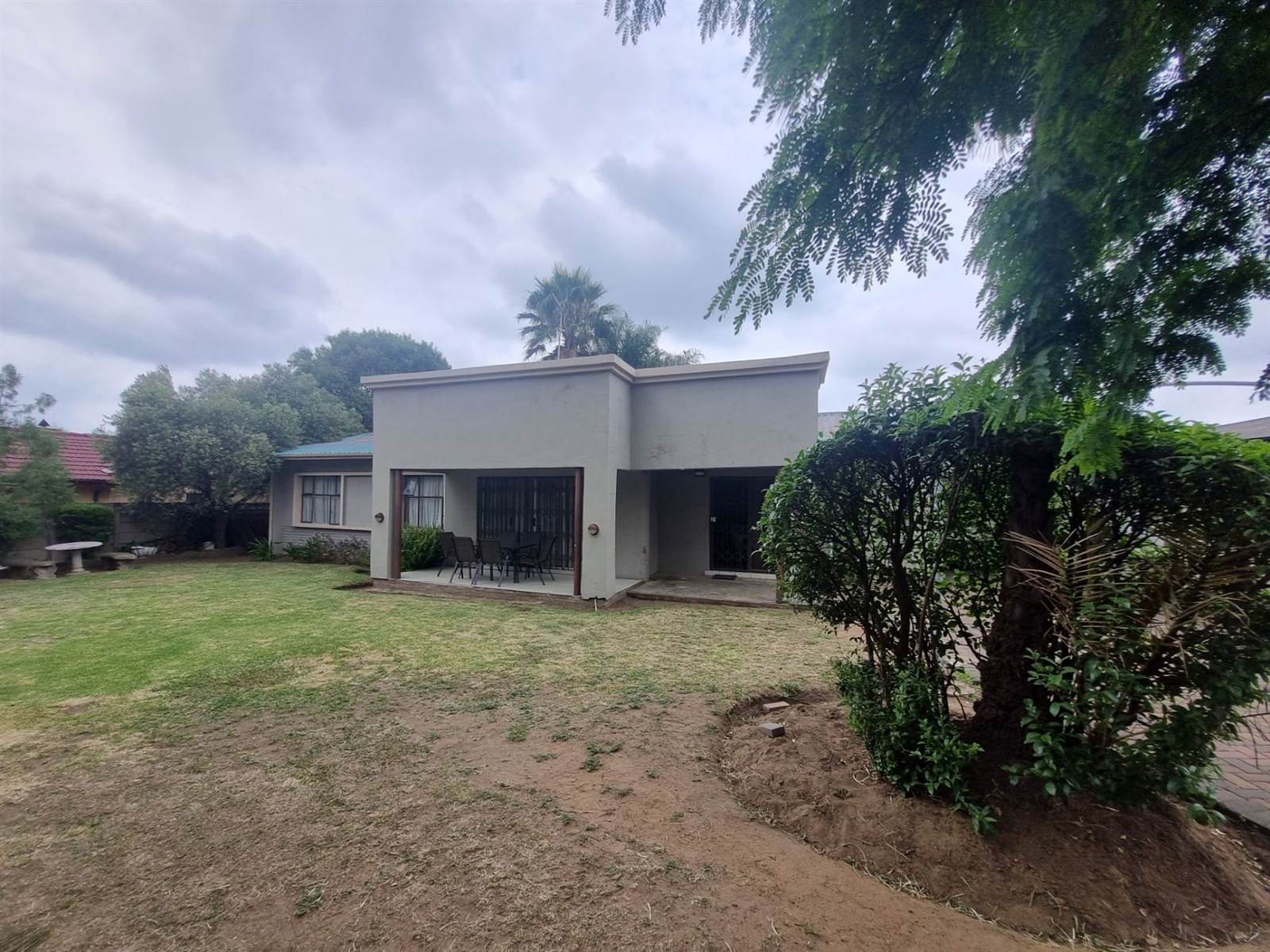 7 Bed House in Barry Hertzog Park photo number 1