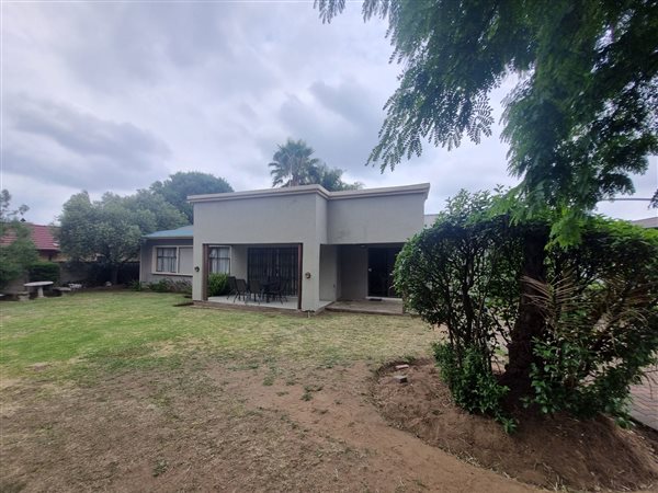 7 Bed House in Barry Hertzog Park