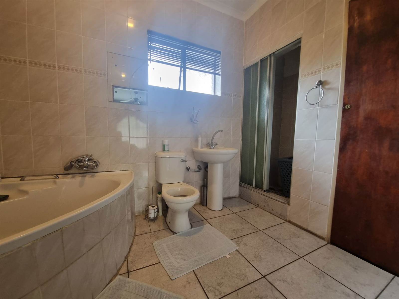 7 Bed House in Barry Hertzog Park photo number 10