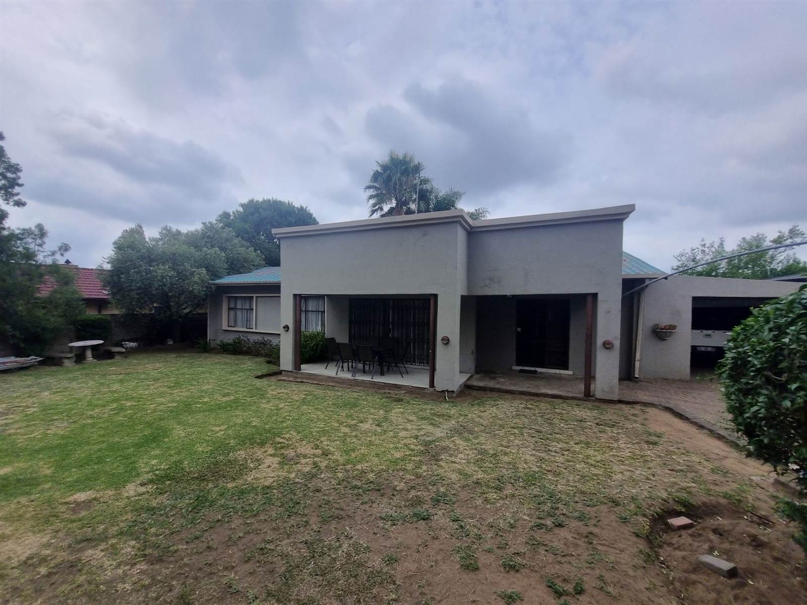 7 Bed House in Barry Hertzog Park photo number 18