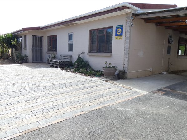 4 Bedroom House 4 Bedroom House