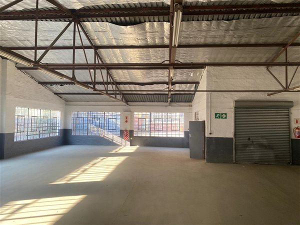 319  m² Industrial space