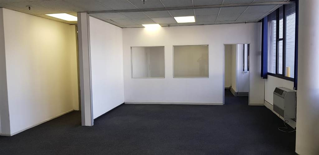 288  m² Office Space in Isando photo number 2