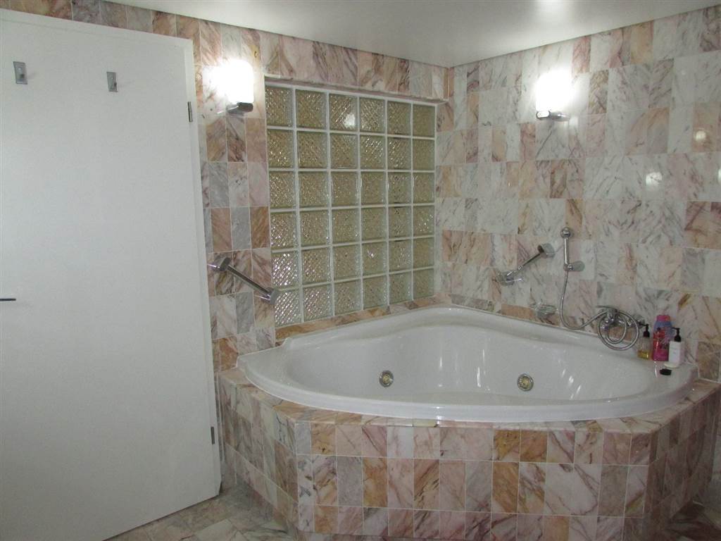 3 Bed Flat in Uvongo photo number 5