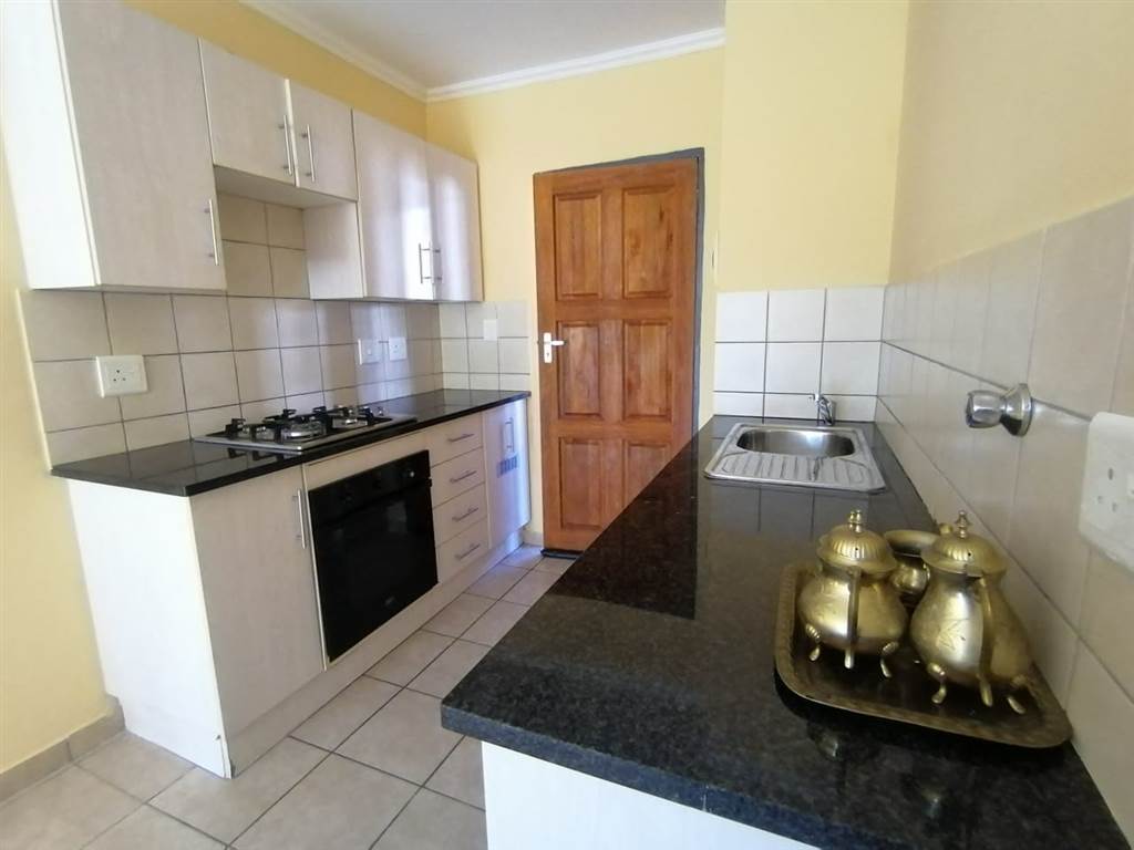 2 Bed Apartment in Noordwyk photo number 2