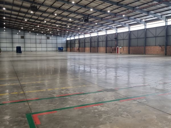 4 400  m² Industrial space