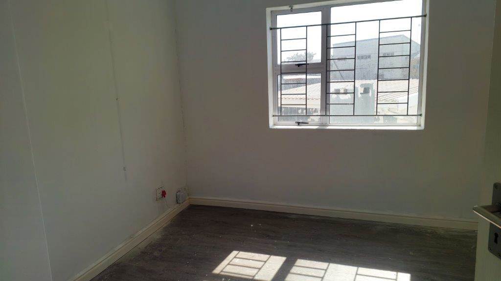 160  m² Office Space in Newton Park photo number 17