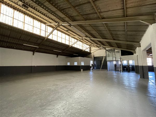 330  m² Industrial space