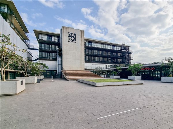 653  m² Commercial space