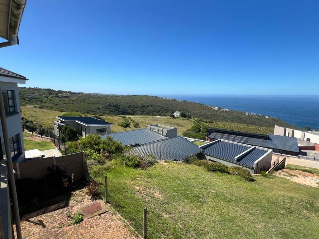 940 m² Land available in Herolds Bay photo number 11