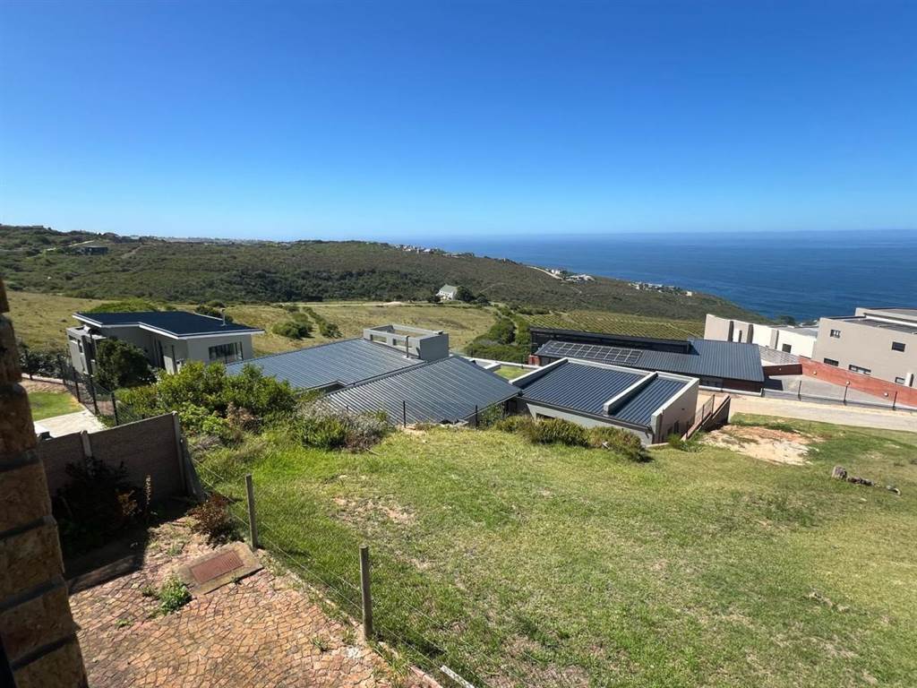 940 m² Land available in Herolds Bay photo number 6