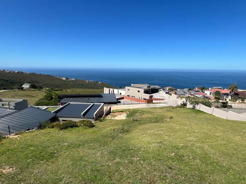 940 m² Land available in Herolds Bay photo number 8